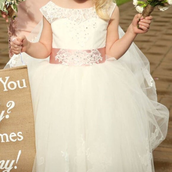 Stunning Ivory Lace Flower Girl/Special Occasion Gown - Picture 2 of 8